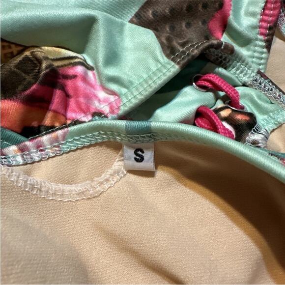 Pin-up Couture High Waisted Bikini - Picture 3 of 3